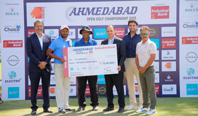 Champion N Thangaraja (2nd from left) receives the trophy and cheque from Rakesh Mehta, Zonal Head West, IndusInd Bank (3rd from right). The other dignitaries seen in the picture are Amandeep Johl, CEO, PGTI (extreme left), Sampath Chari, Tournament Director, PGTI (3rd from left), Shrey Sinha representing Kensville Golf & Country Club (2nd from right) and Lokinder Malik, GM, Kensville Golf & Country Club (extreme right).