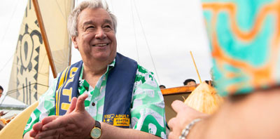 Secretary-General Ant&oacute;nio Guterres takes a tour on an eco-friendly, solar powered sail boat that teaches conservation as well as climate-related issues. UN Photo/Mark Garten