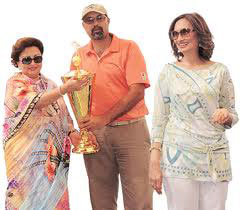 Harpreet receiving Scindia trophy