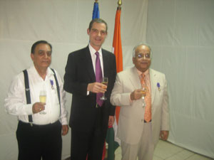 French Ambassador J&eacute;r&ocirc;me Bonnafont with Mushirul Hasan and Vinay Kumar Tewari