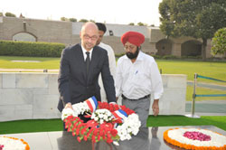 Ambassador of France to India Fran&ccedil;ois Richier paying tributes to the Mahatma’s memory and message of peace, which carries universal appeal, at Rajghat in New Delhi on November 1, 2011