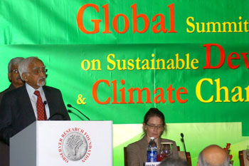 Indian Vice President Mohd. Hamid Ansari addressing at the &lsquo;Global Summit on Sustainable Development & Climate Change&rsquo; organised by Observer Research Foundation, in New Delhi on September 24, 2009
