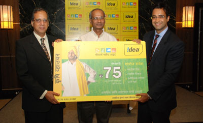(L to R) Rajat Mukherjee, Chief Corporate affairs officer, Idea Cellular with P. Laxminarayan, COO Maharashtra and Goa, Idea Cellular and Amit Mehra, MD, RML