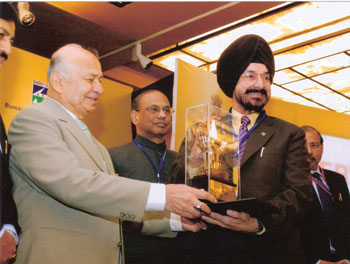 Union Power Minister Sushil Kumar Shinde presenting First prize for Energy Conservation in the fertilizer sector to Surjit Singh, ED, IFFCO Phulpur Unit on National Energy Conservation day at a function in New Delhi.