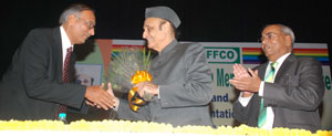 IFFCO Chairman Surinder Kumar Jakhar welcoming Dr Karan Singh. Aslo seen in the picture is Iffco Managing Director Dr U S Awasthi. 
