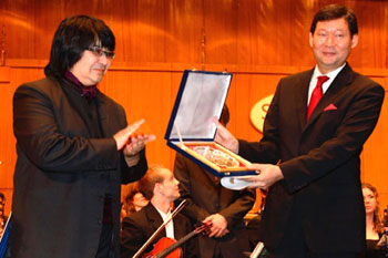 Kazakhstan Ambassador Dr Kairat Umarov with internationally renowned violinist Marat Bisengaliev 