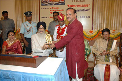 Gaanamani P P Venkat (popularly known as TMS) receiving a momento from Tamil Nadu Governor Surjit Singh Barnala at a function in Chennai on August 14, 2009. Seated on the right of the Governor  is  famous Carnatic vocalist Sudha Raghunathan and on the left side is famous carnatic vocalist Neyveli Santhanagopalan.