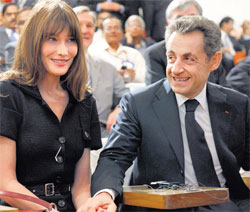 Sarkozy with Carla Bruni at ISRO