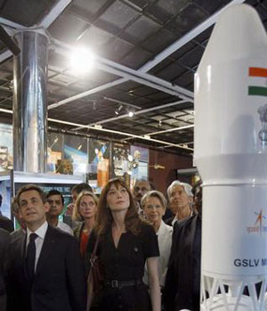 Sarkozy with Carla Bruni at ISRO