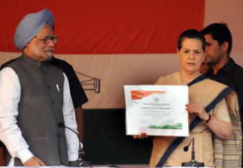 Sonia Gandhi with Manmohan Singh