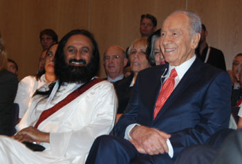 Sri Sri Ravi Shankar with President of Israel Shimon Peres at the Second Israeli Presidential Conference on October 21, 2009