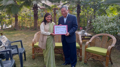 Ambassador Tien Chung-kwang (right), Representative of Taipei Economic and Cultural Center in India (TECC), handed a cheque of Rs 29,79,650 to Sumedha Kailash, wife of Kailash Satyarthi, Indian Nobel Peace Laureate who was also present to witness the ceremony